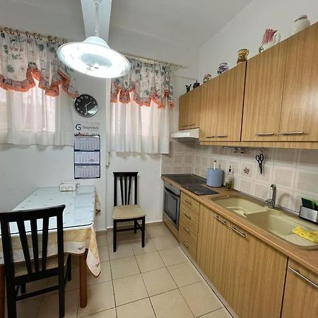 Local Apt Near City Lights 2 كاندية المظهر الخارجي الصورة