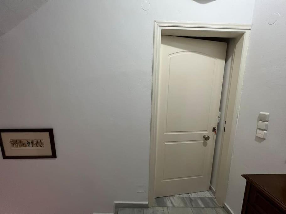 Local Apt Near City Lights 2 كاندية المظهر الخارجي الصورة
