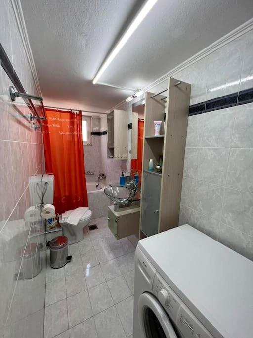Local Apt Near City Lights 2 كاندية المظهر الخارجي الصورة