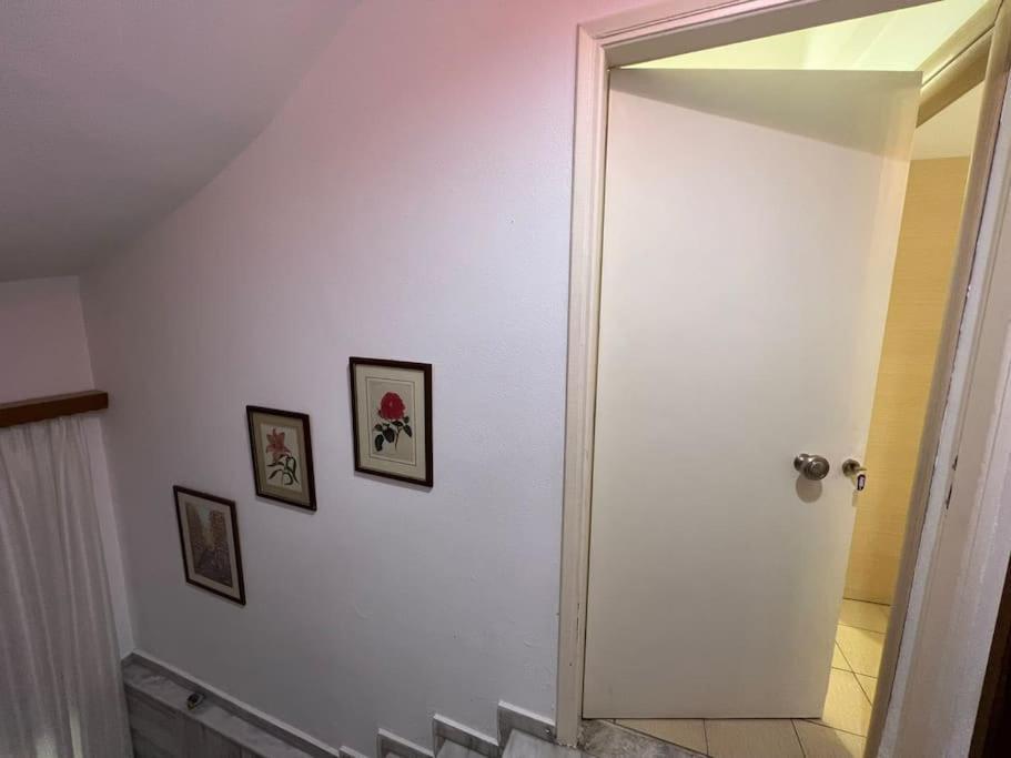 Local Apt Near City Lights 2 كاندية المظهر الخارجي الصورة