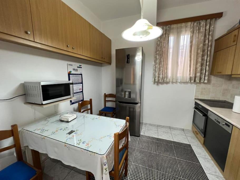 Local Apt Near City Lights 2 كاندية المظهر الخارجي الصورة